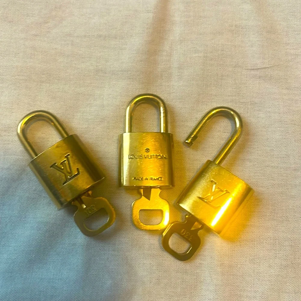 Authentic!!! Louis Vuitton Lock and Key Set! 301, 309, 330 - Picture 6 of 15